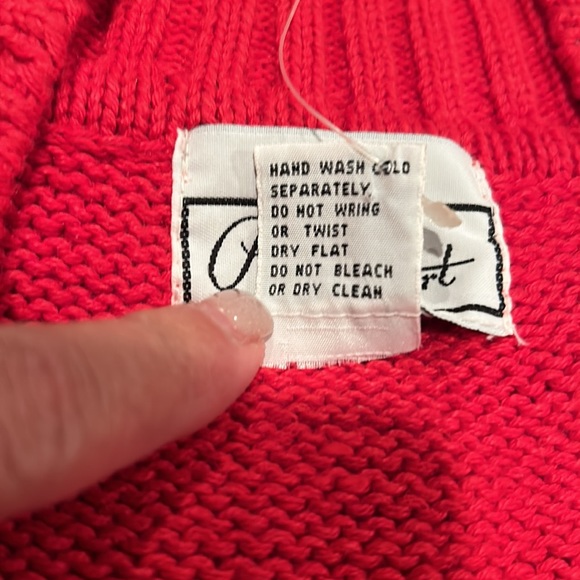 🌺 2 for $20 sale!  NWOT Bright red sweater! - Picture 3 of 9